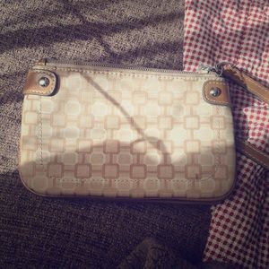 A wristlet wallet